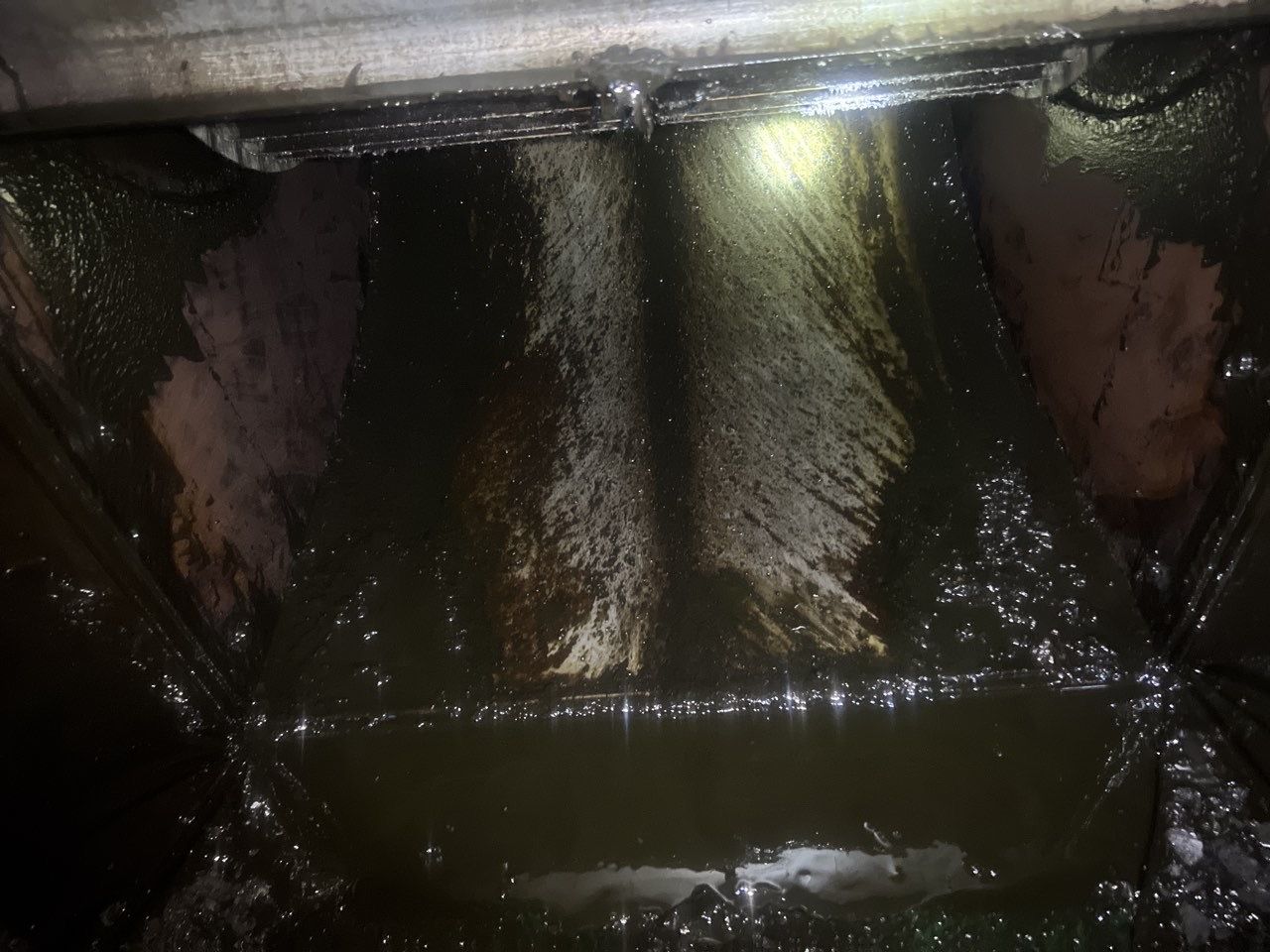 许昌附近有没有清洗油烟机的 - 清洗前 - 郑州天得一国家一级资质团队作业实拍